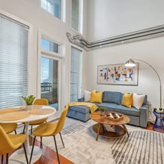Balcony Loft ,City Views, Walkable