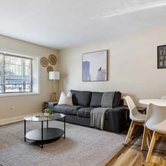 1BR King East Liberty Apt | Parking