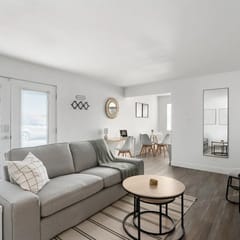 Modern Midtown Suite with Free Parking