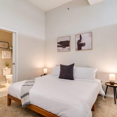 Downtown 1 Bed with Pool Hot Tub